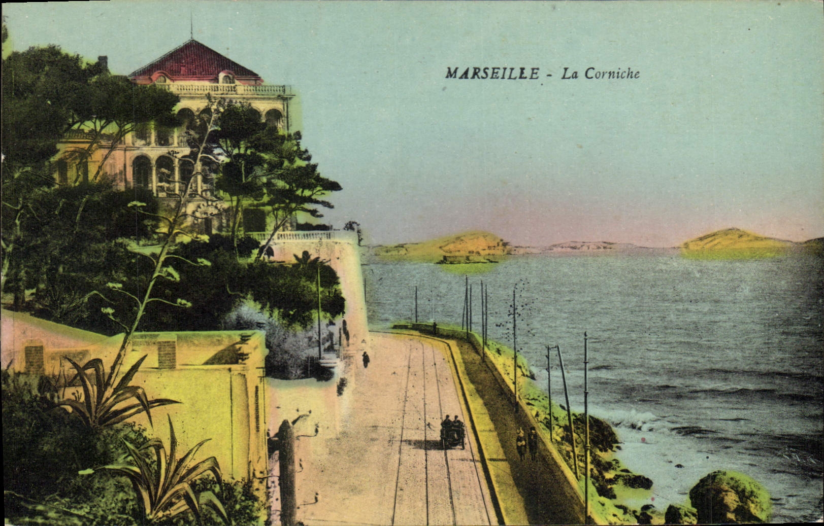 Marseille - La Corniche — vue de la promenade et du tramway — éditeur non visible