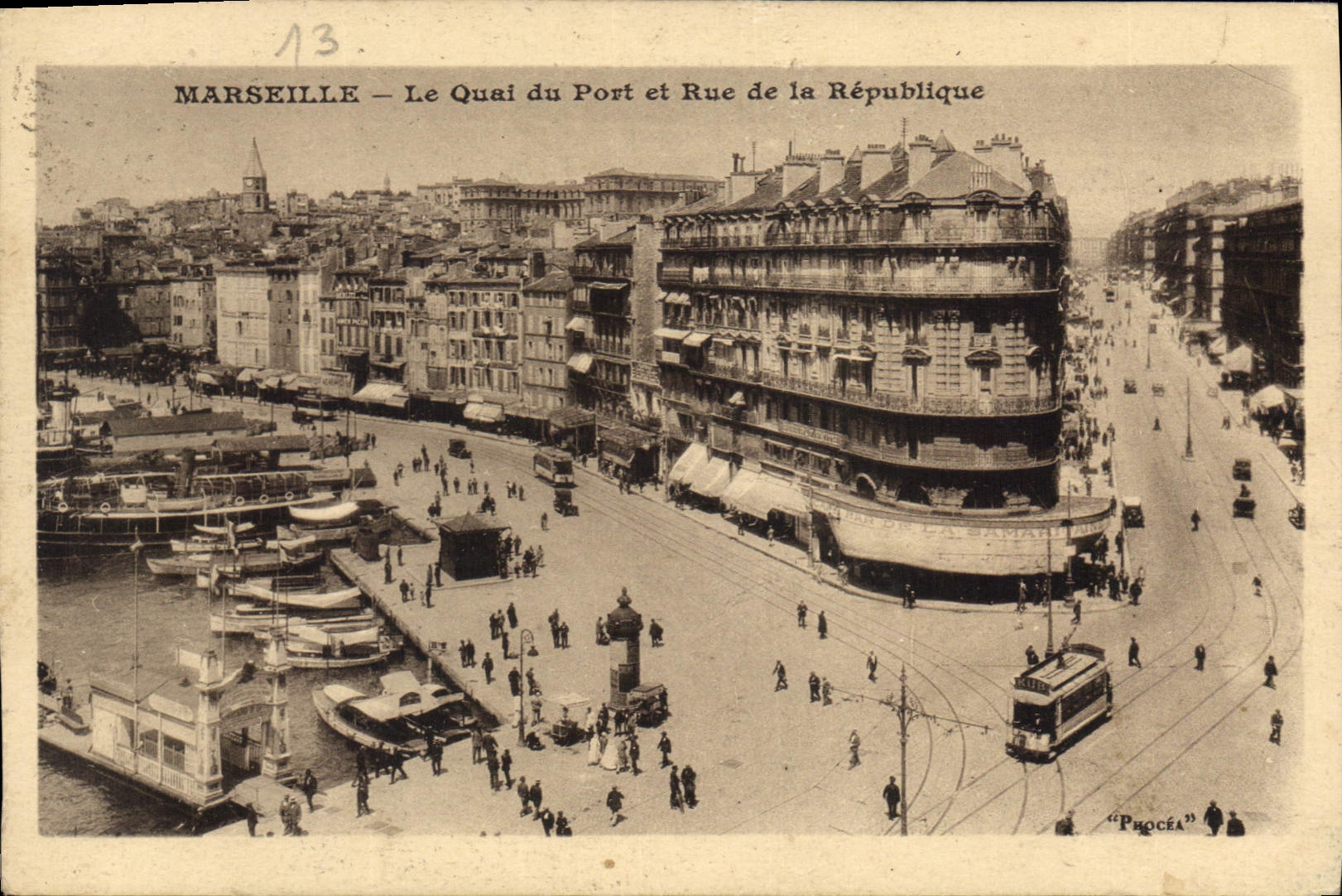 CPA Marseille Vue generale des Ports prise de N D de la Garde