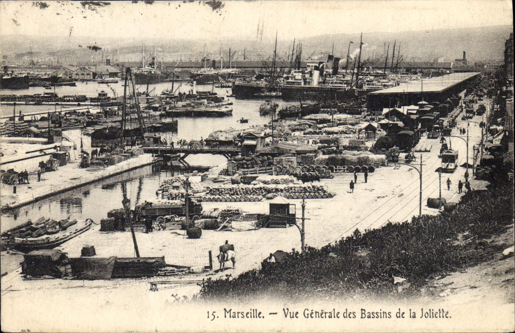 CPA Marseille Vue generale des bassins de la Joliette