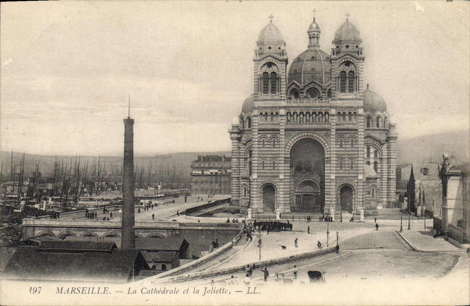 CPA Marseille La Cathedrale et la Joliette