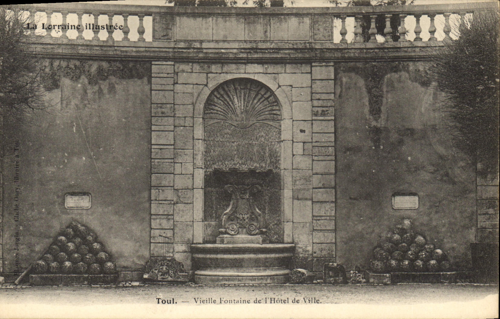Toul — Vieille Fontaine de l'Hôtel de Ville — La Lorraine illustrée