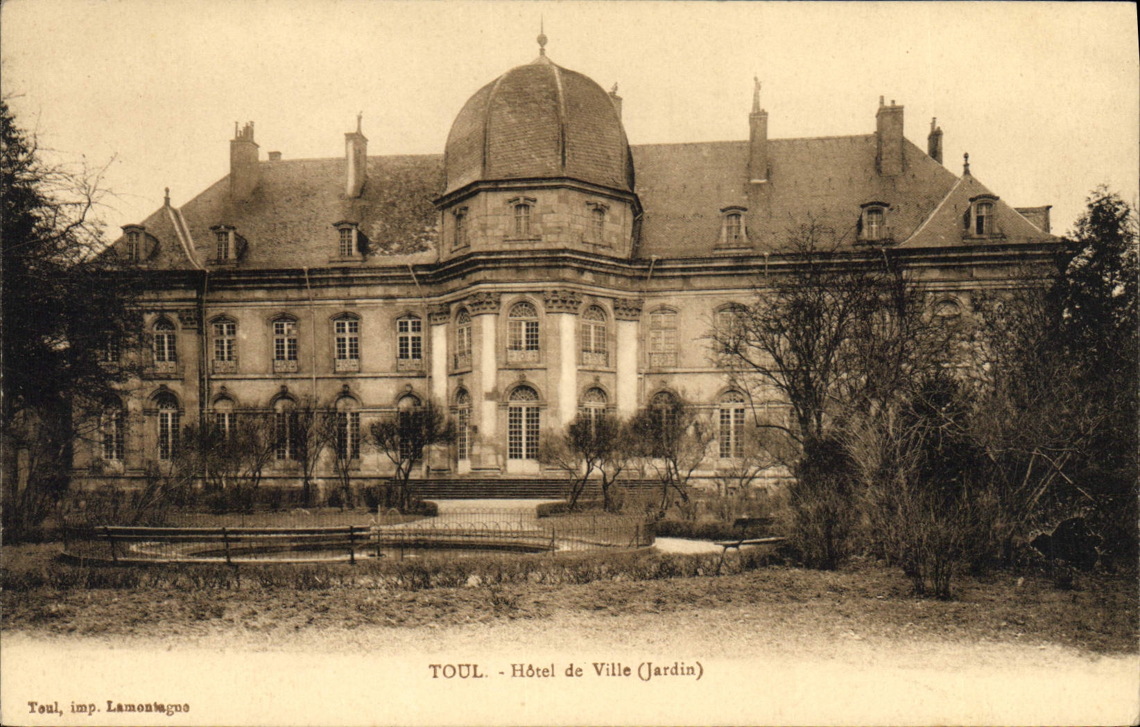 CPA Toul Hotel de Ville (Jardin)