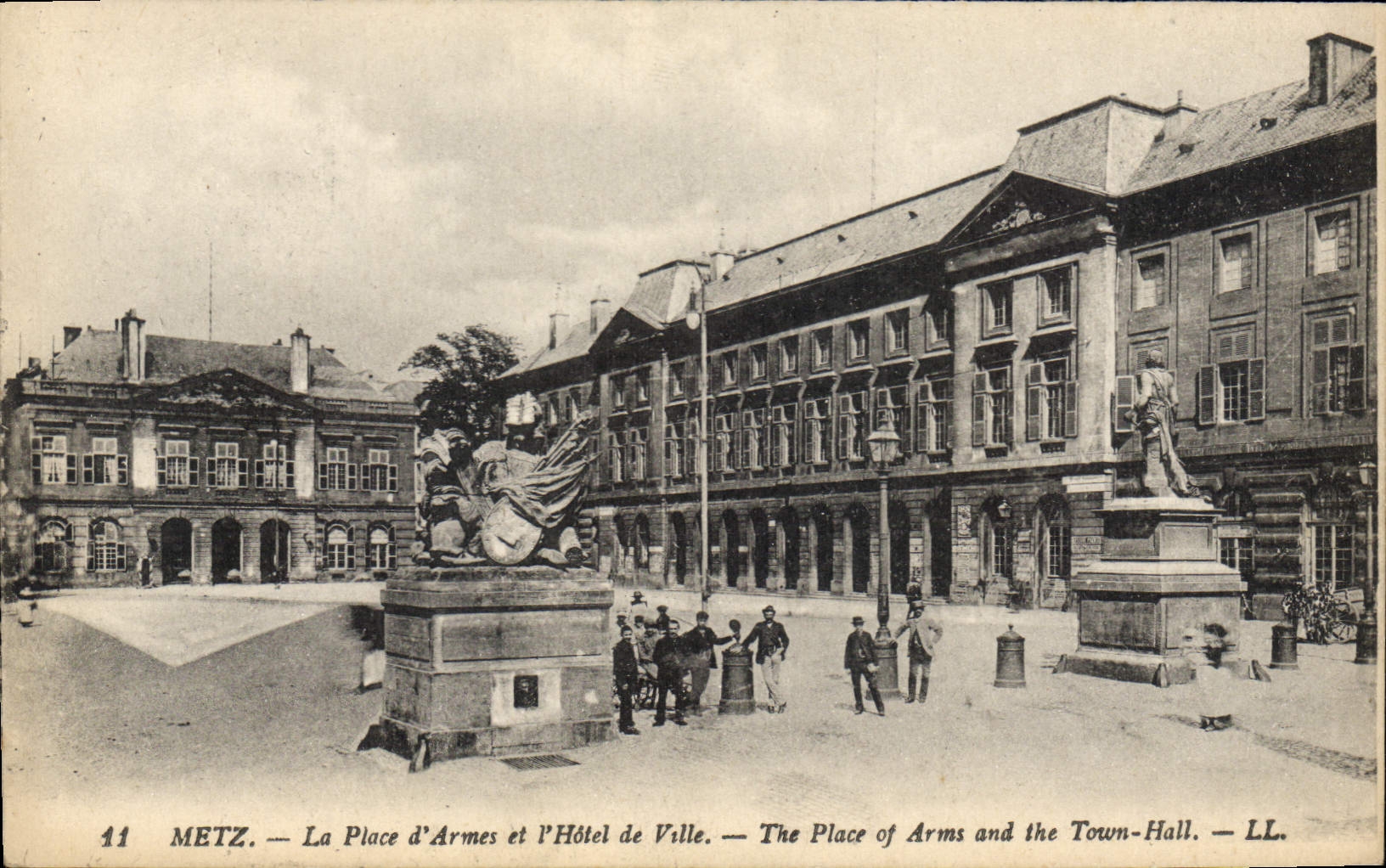 CPA Metz La Plance d'Armes et l'hotel de ville