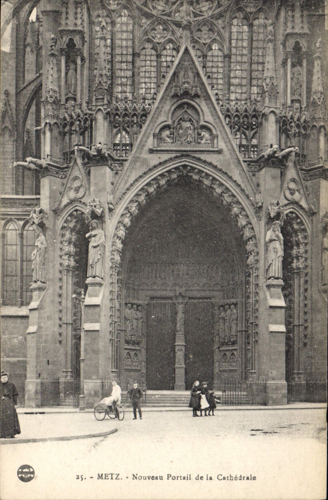 CPA Metz Nouveau Portail de la Cathedrale
