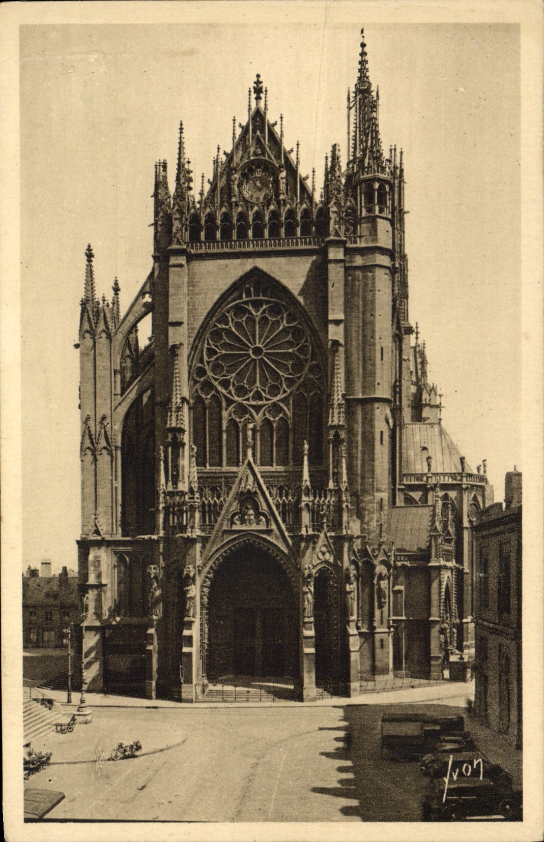 CPA Metz (Moselle) Facade de la Cathedrale