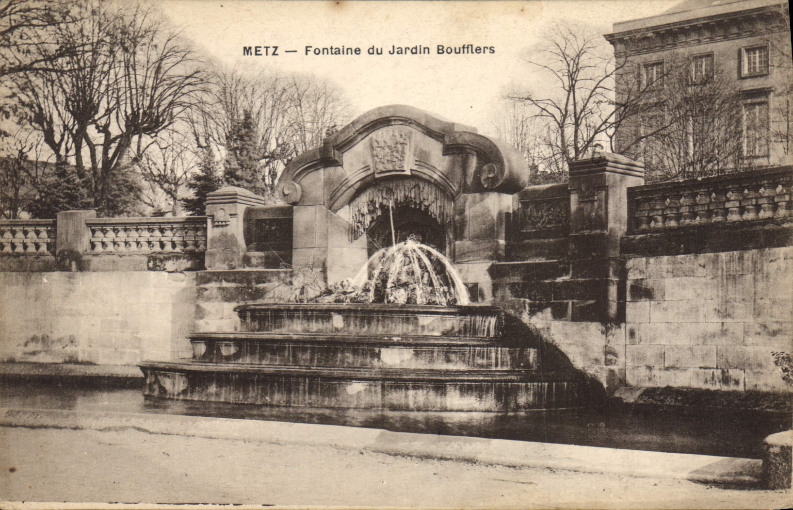 CPA Metz Fontaine du Jardin Boufflers