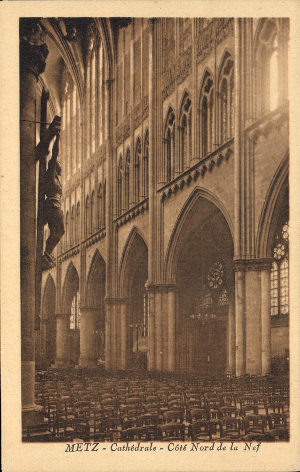 CPA Metz Cathedrale Cote Nord de la Nef