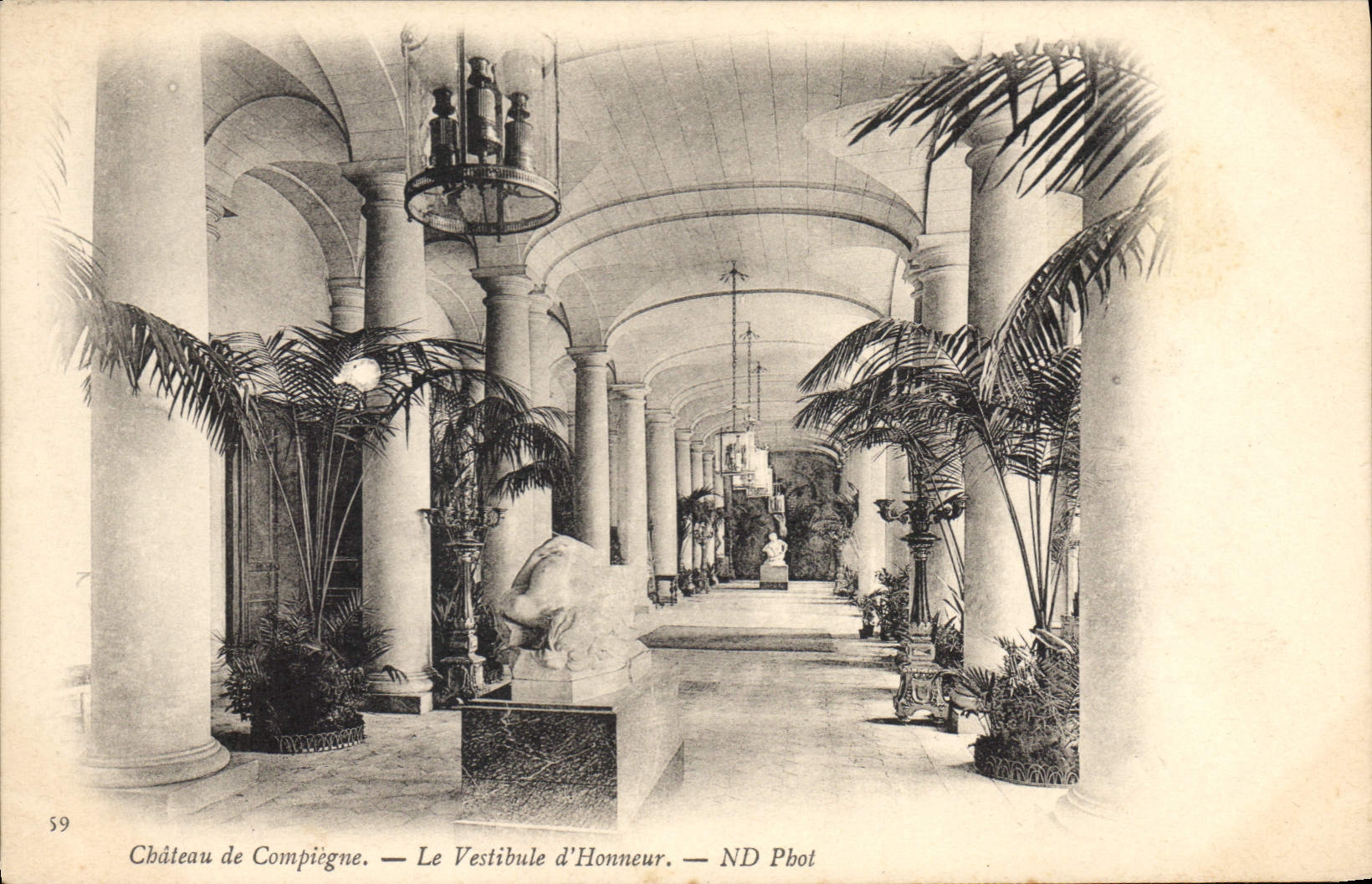 CPA Chateau de Compiegne Le Vestibule d'Honneur