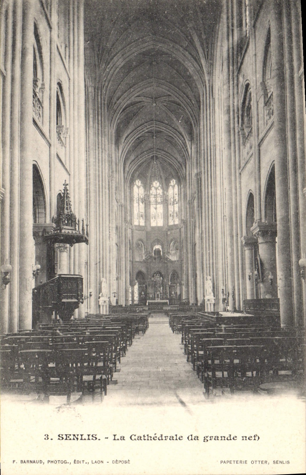 CPA Senlis (Oise) La Cathedrale (la grande nef)