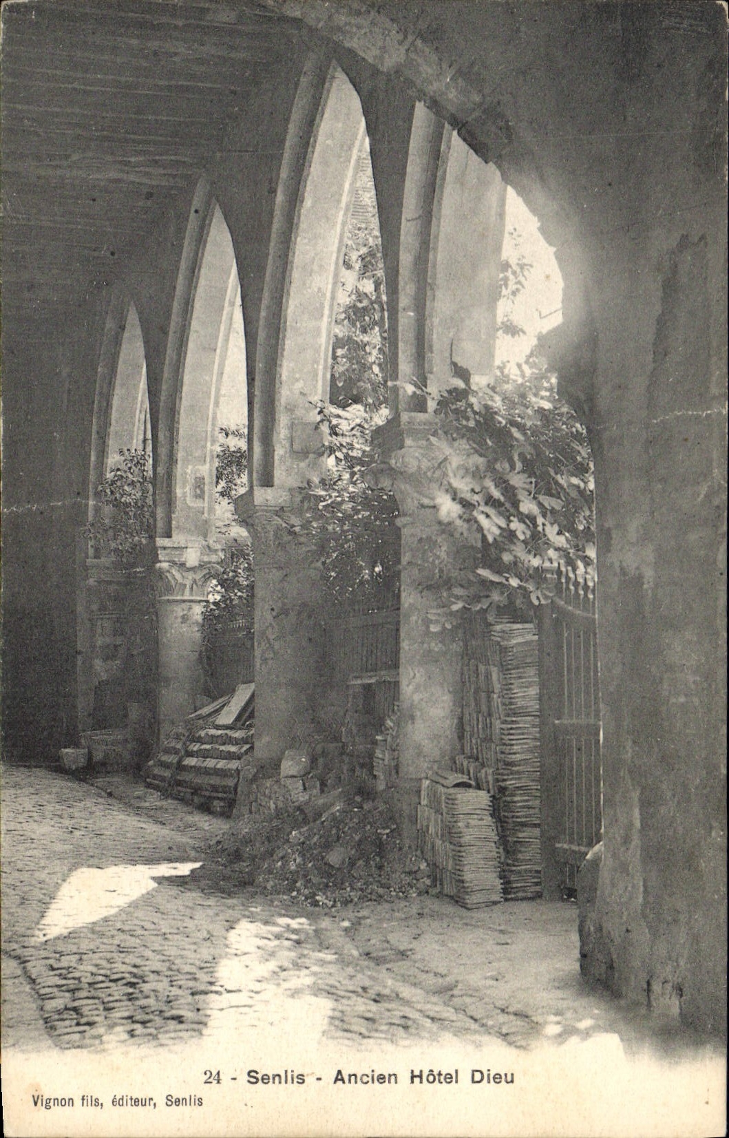 CPA Senlis (oise) Ancien Hotel Dieu