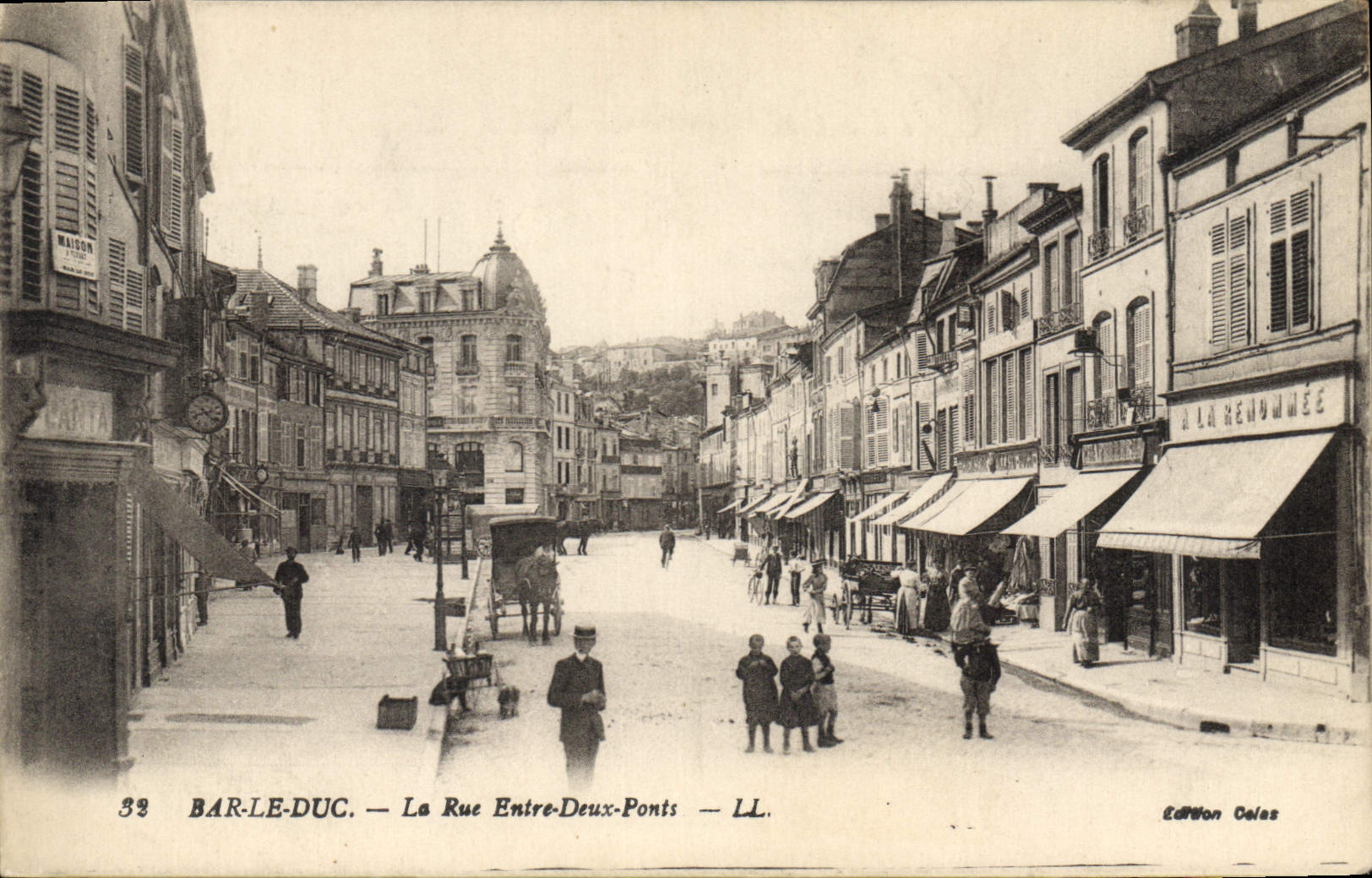 CPA Bar le Duc La Rue Entre deux Ponts