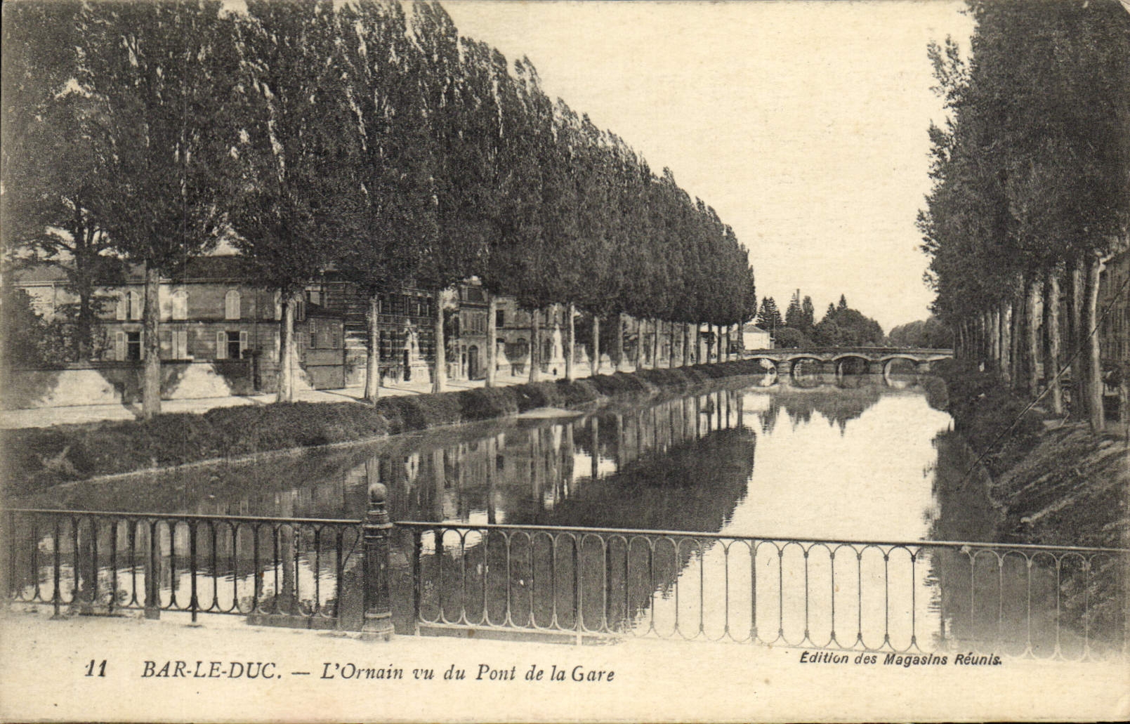 CPA Bar le Duc L'Ornain vu du Pont de la Gare