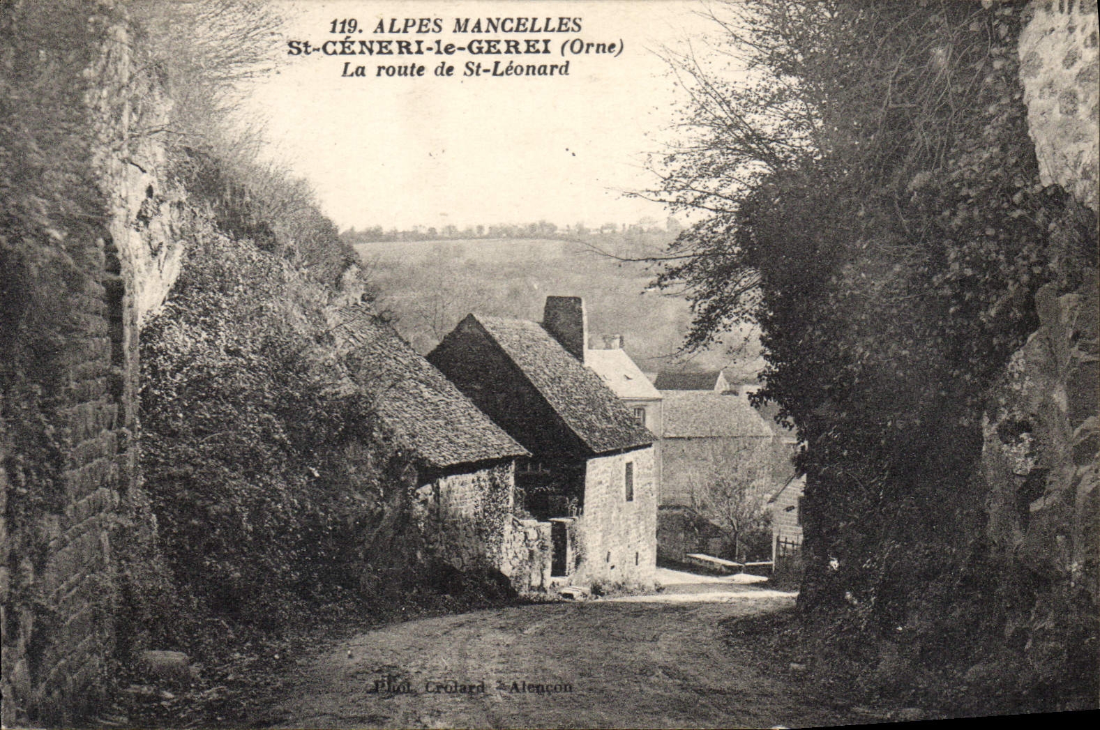 CPA Les Alpes Mancelles St Ceneri  le Gerei (Orne) La route de St Leonard