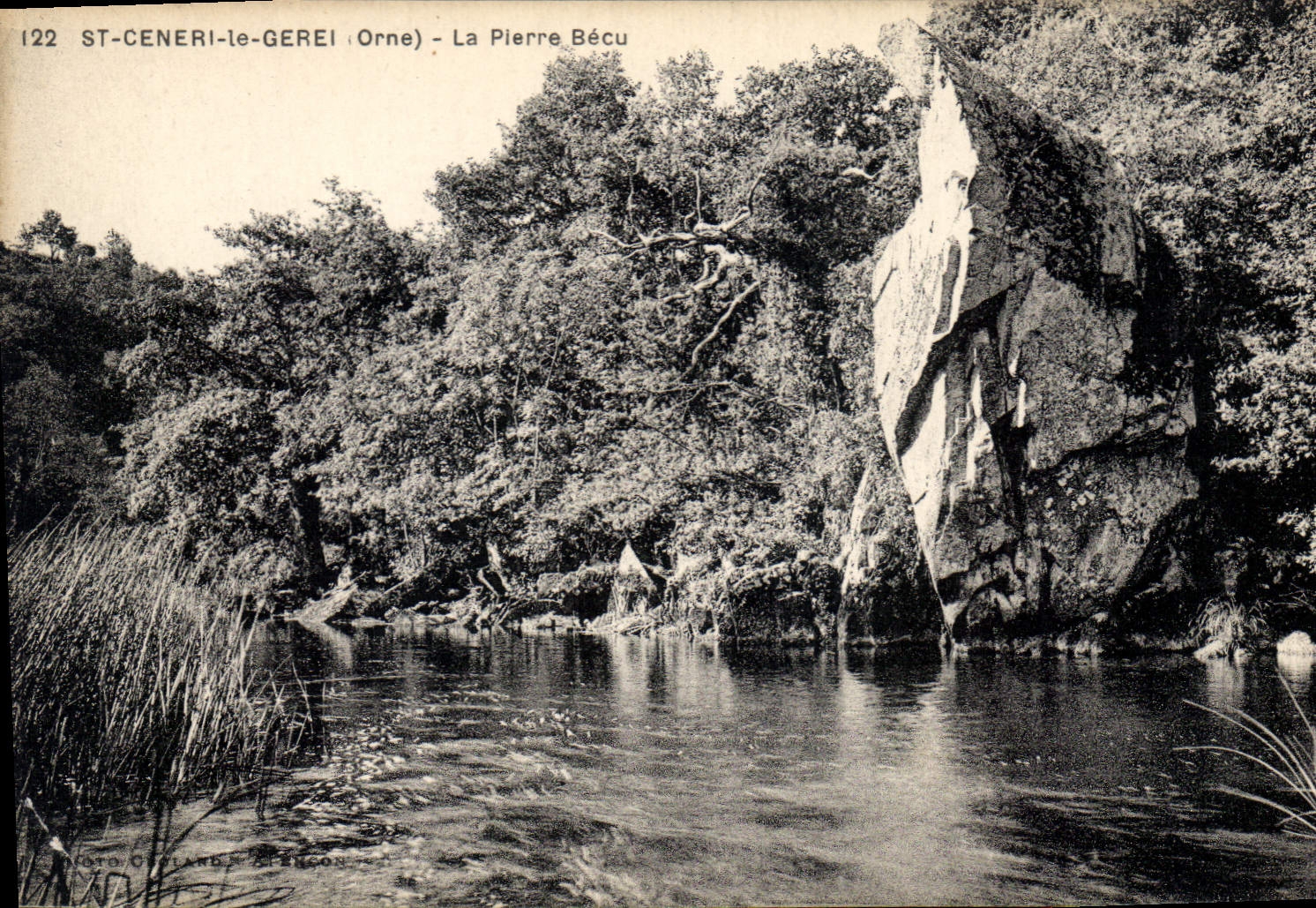 ST-CENERI-le-GEREI (Orne) — La Pierre Bécu — Photo Orlands & Fils