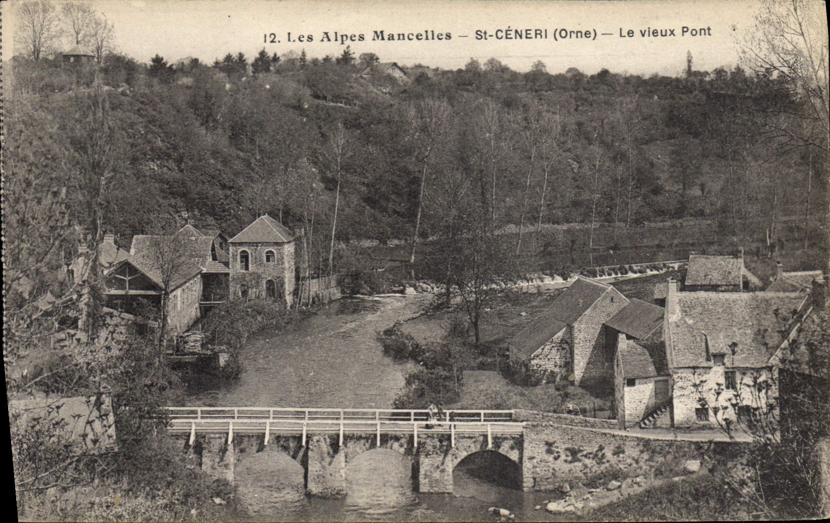 CPA Les Alpes Mancelles St Ceneri  le Gerei Le vieux Pont