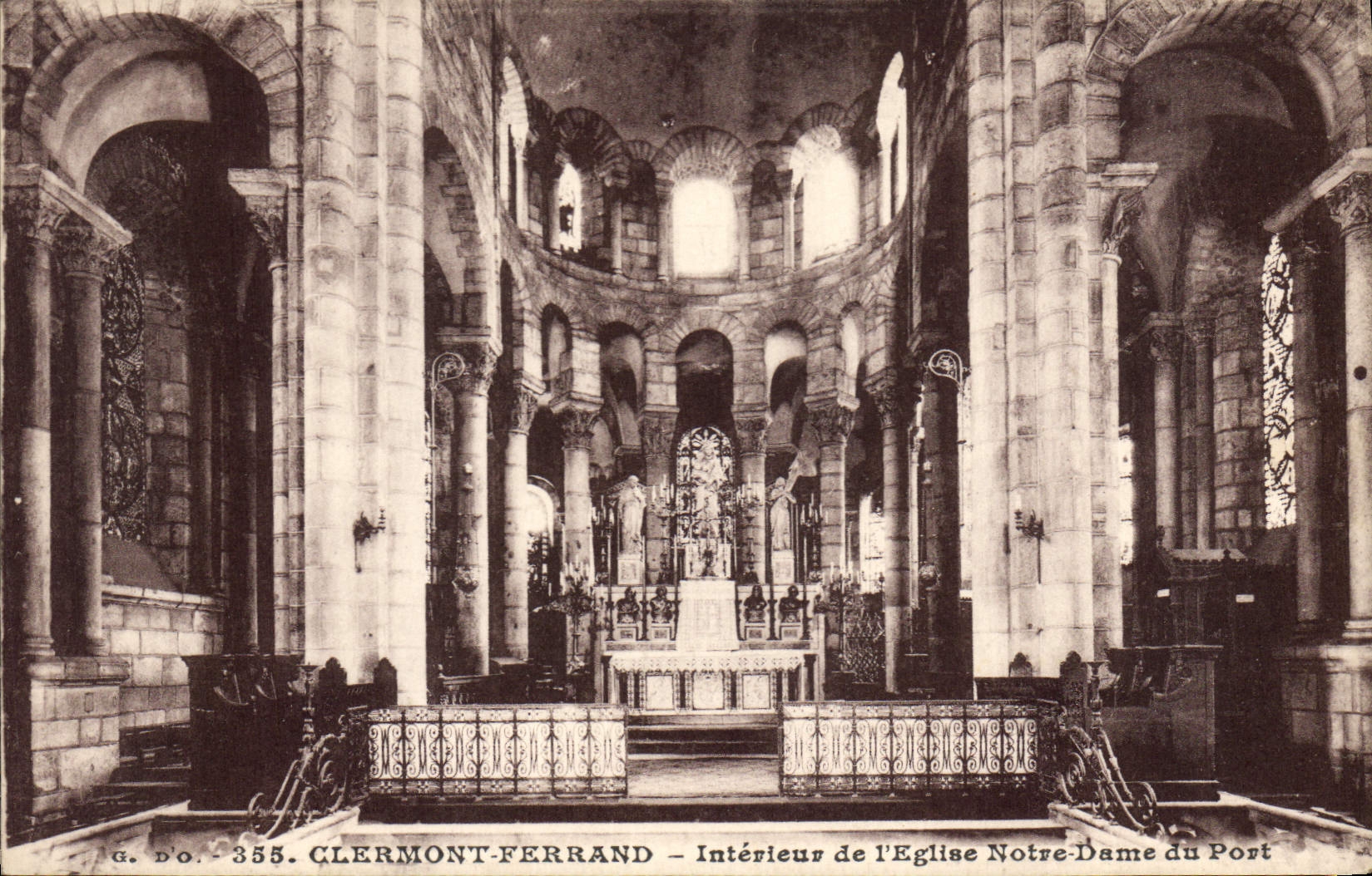 CPA Clermont Ferrand Interieur de l'Eglise Notre Dame du Port 