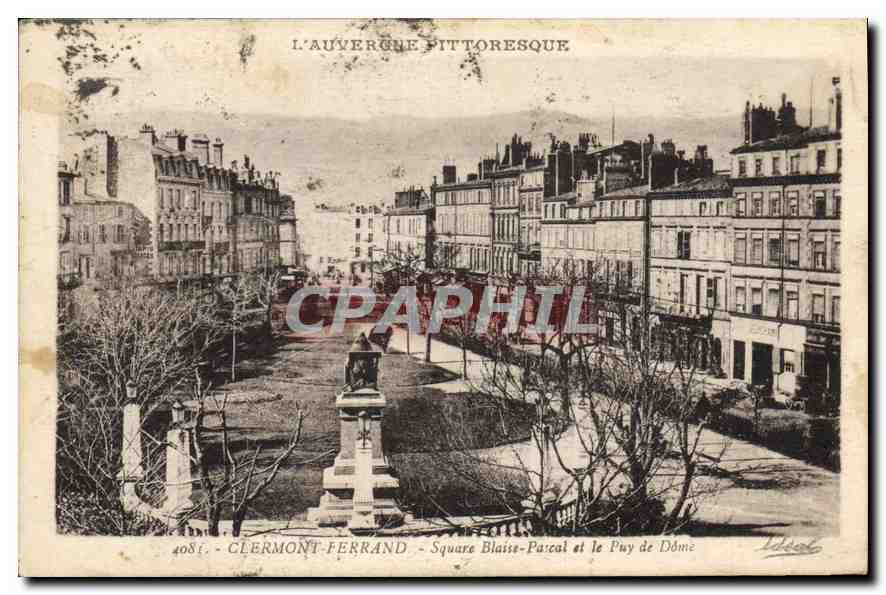 CPA Clermont Ferrand Square Blaisse Pascal et le Puy de Dome 