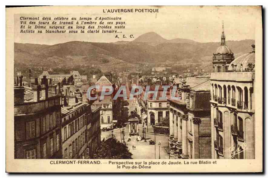 CPA Clermont Ferrand Perspective sur la Place de Jaude La Rue Blatin et le Puy de Dome 
