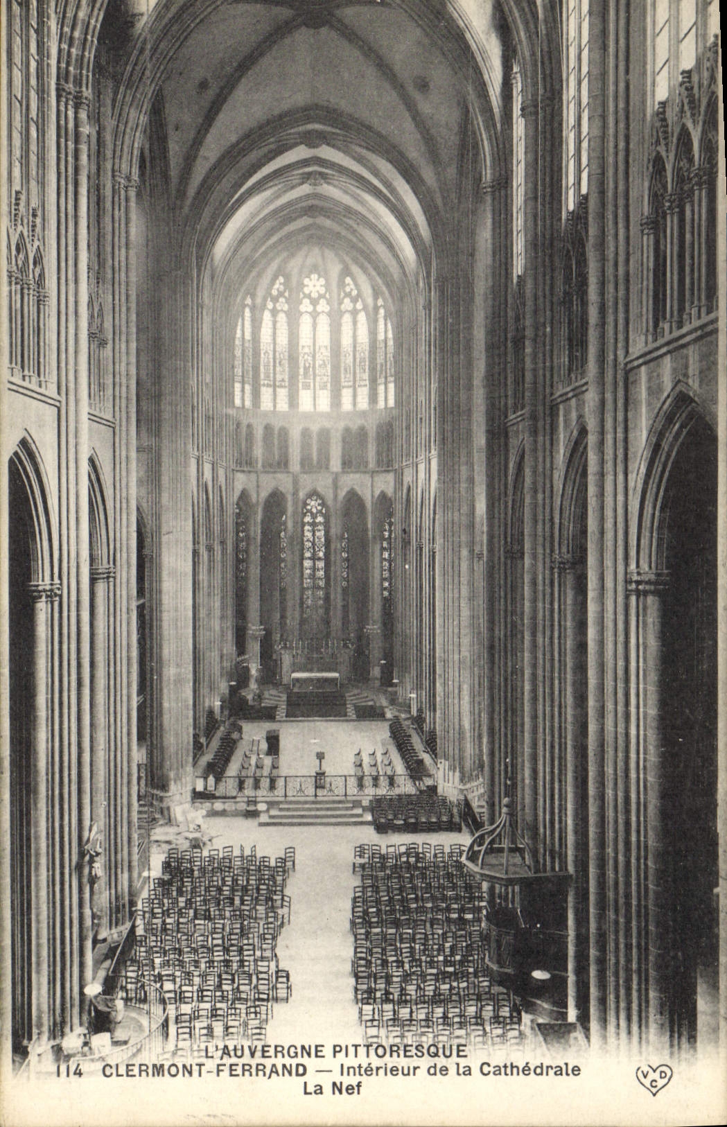 CPA Clermont Ferrand Interieur de la Cathedrale La Nef 