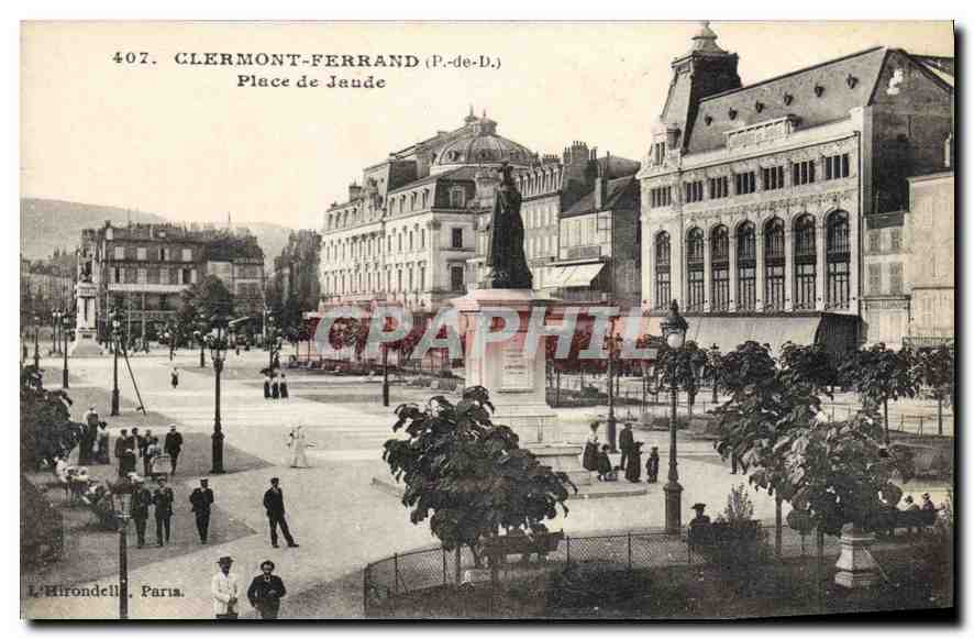 CPA Clermont Ferrand P de D Place de Jaude 