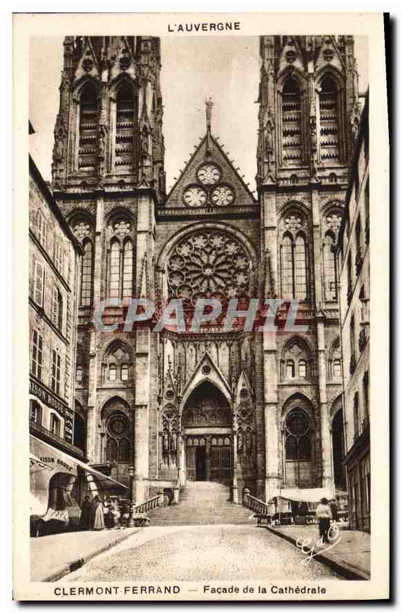 CPA Clermont Ferrand Facade de la Cathedrale 