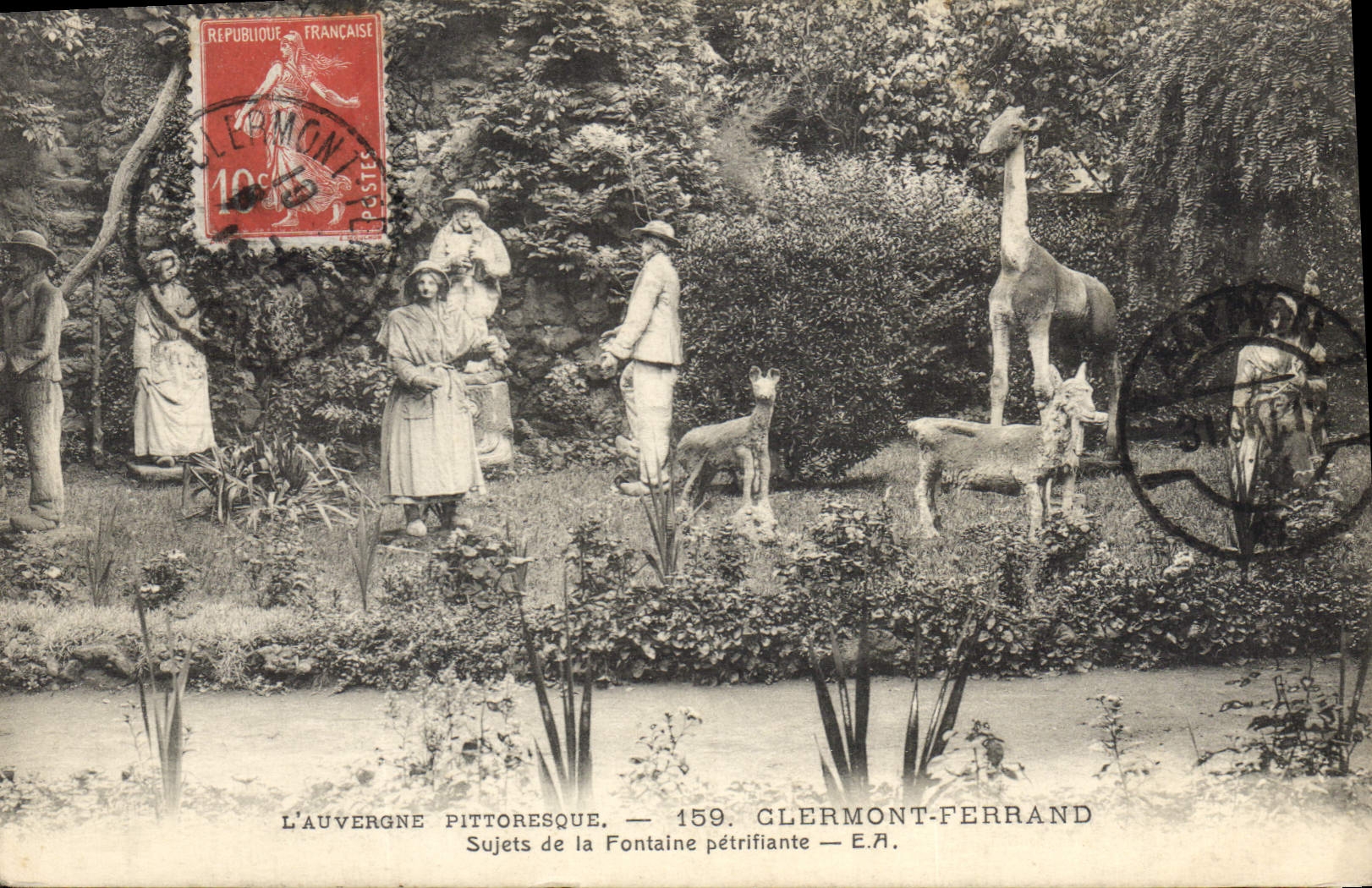 CPA Clermont Ferrand Sujets de la Fontaine petrifiante Giraffe Chevre
