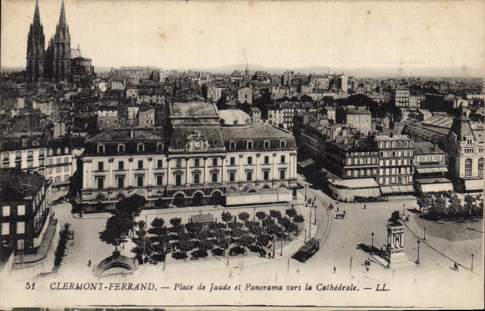 CPA Clermont Ferrand Place de Jaude et Panorama vers la Cathedrale 