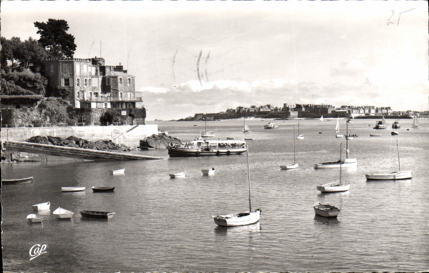 CPA Dinard Cote d'Emeraude Vue vers St Malo 