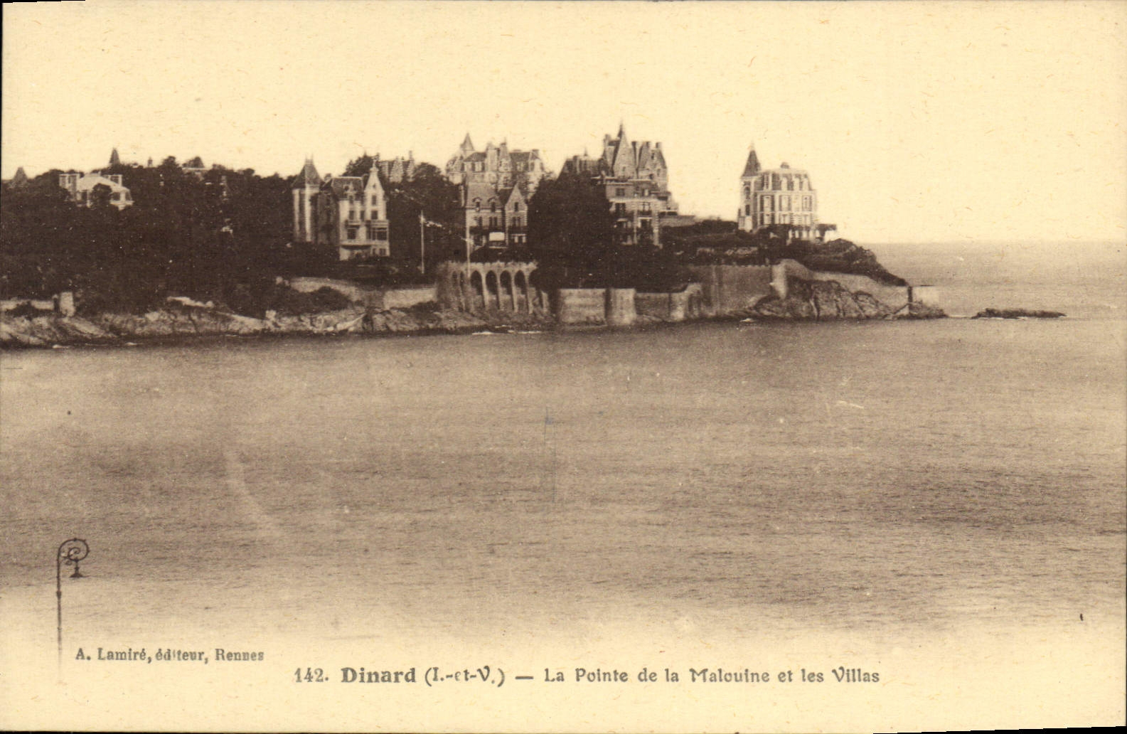 Dinard (I.-ct-V.) — La Pointe de la Malouine et les Villas — A. Lamiré, éditeur, Rennes, n°142