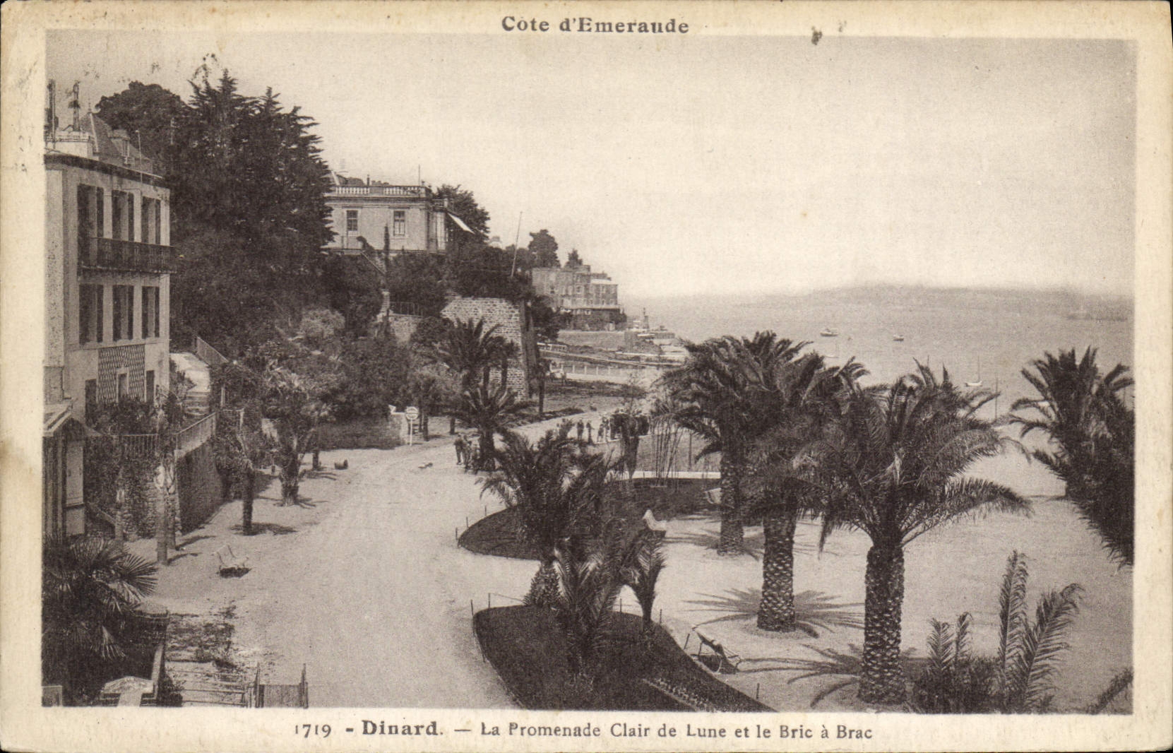 CPA Dinard La Promenade Clair de Lune et le Bric a Brac 