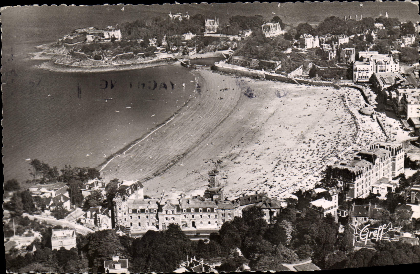 Dinard (Ille-et-Vilaine) — Vue aérienne de la plage et de la Pointe du Moulinet — Éditions Greff