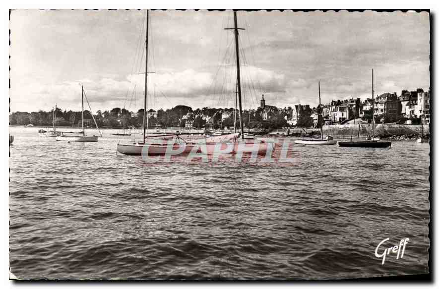 CPA En Bretagne Dinard Ille et Vilaine l'Estuaire de la Rance vers l'Eglise 