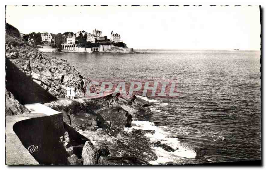 CPA Dinard Promenade du Moulinet au loin la Malouine 