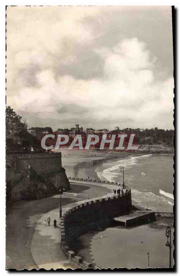 CPA Dinard L et V Vue sur a Plage 