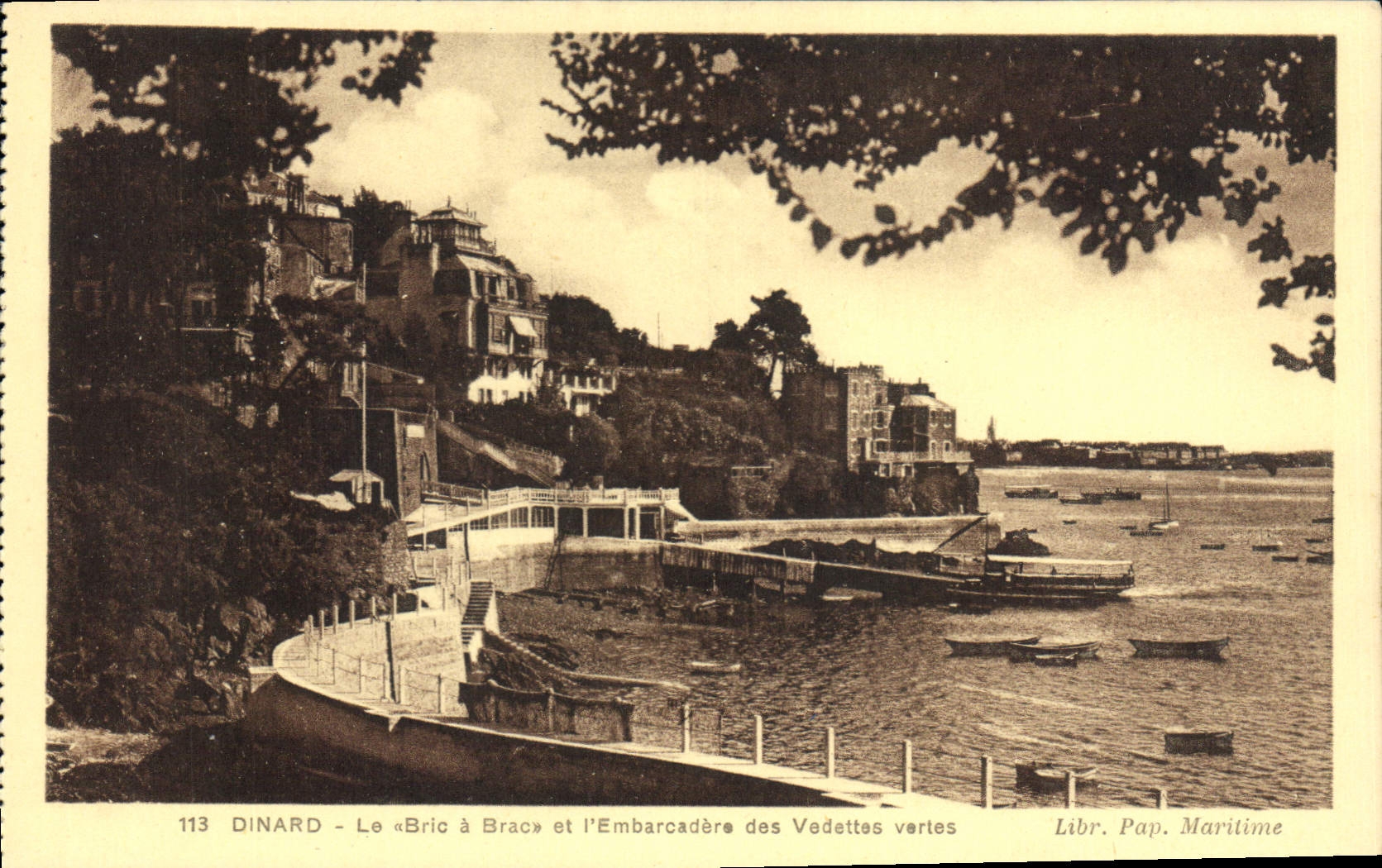 CPA Dinard Le Bric a Brac et l'Embarcadere des Vedettes varties 