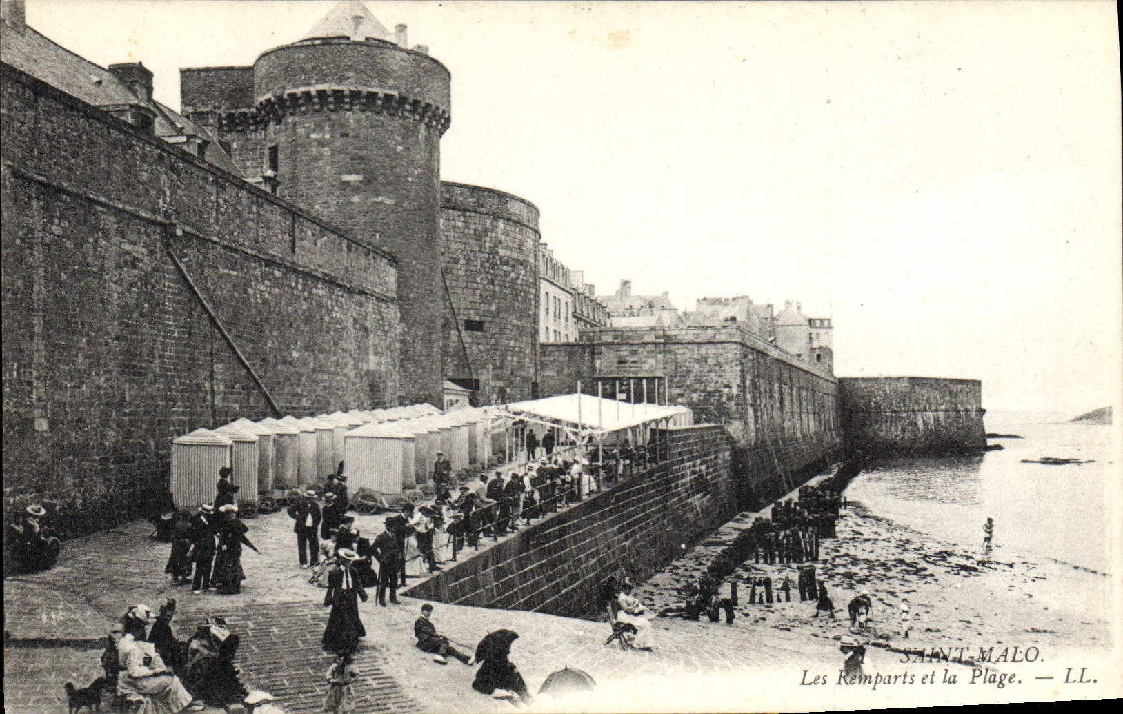 Saint-Malo — Les Remparts et la Plage — LL.