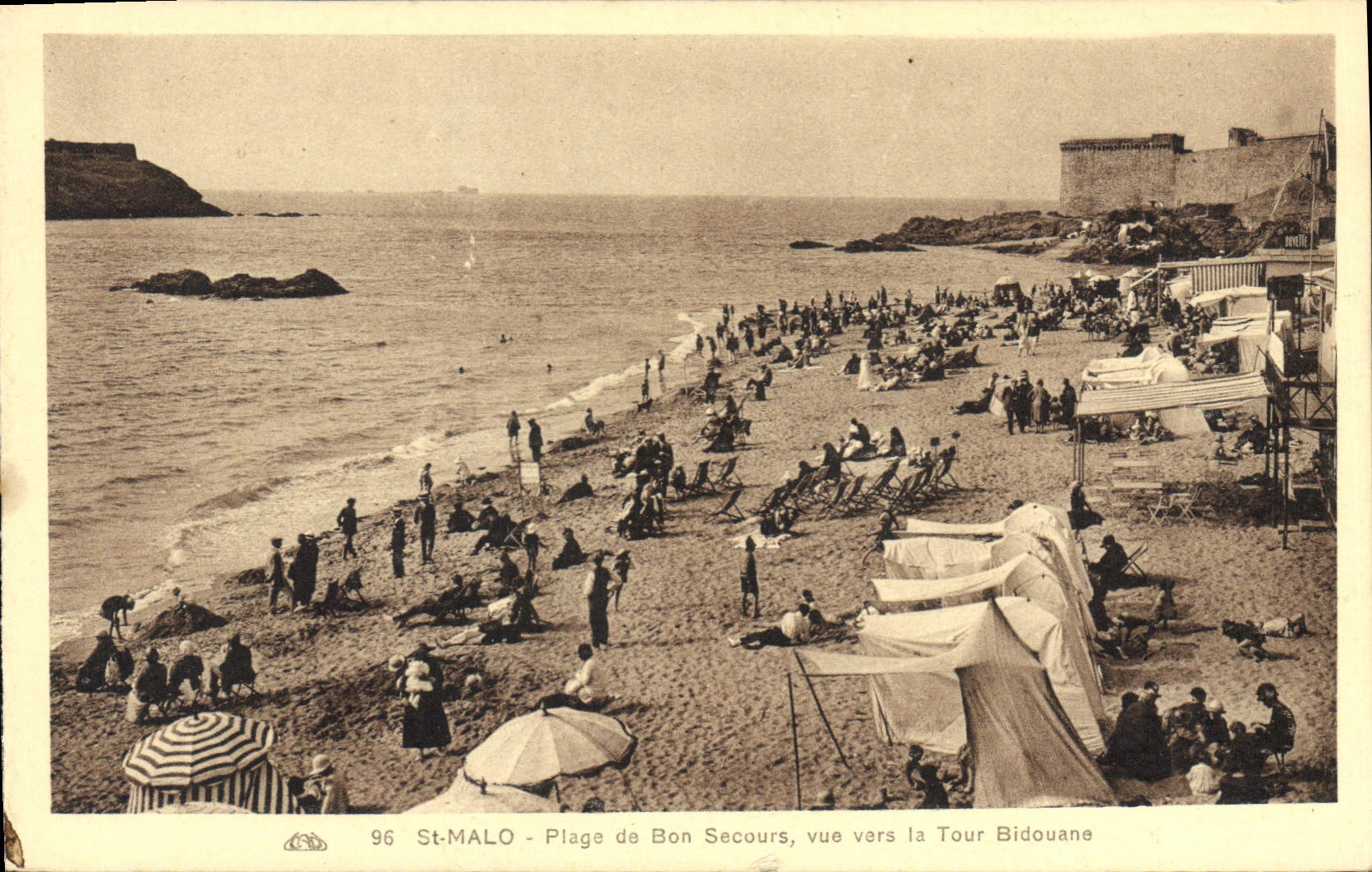 St-Malo - Plage de Bon Secours, vue vers la Tour Bidouane — n° 96