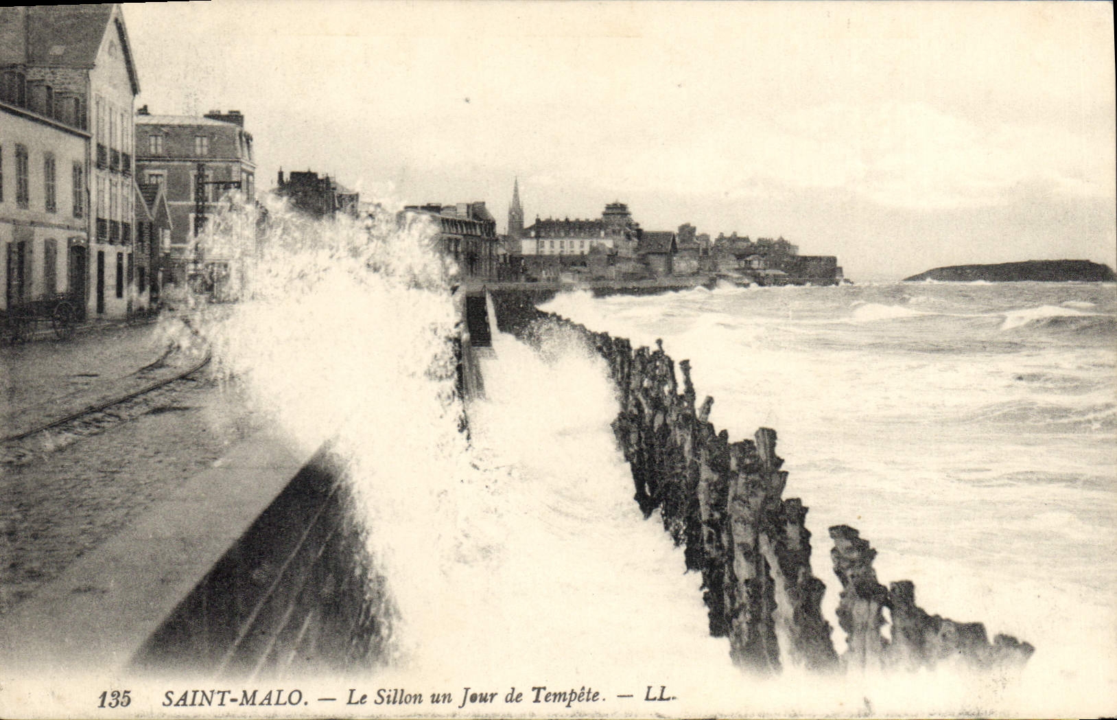 Saint-Malo — Le Sillon un Jour de Tempête — LL. — N° 135