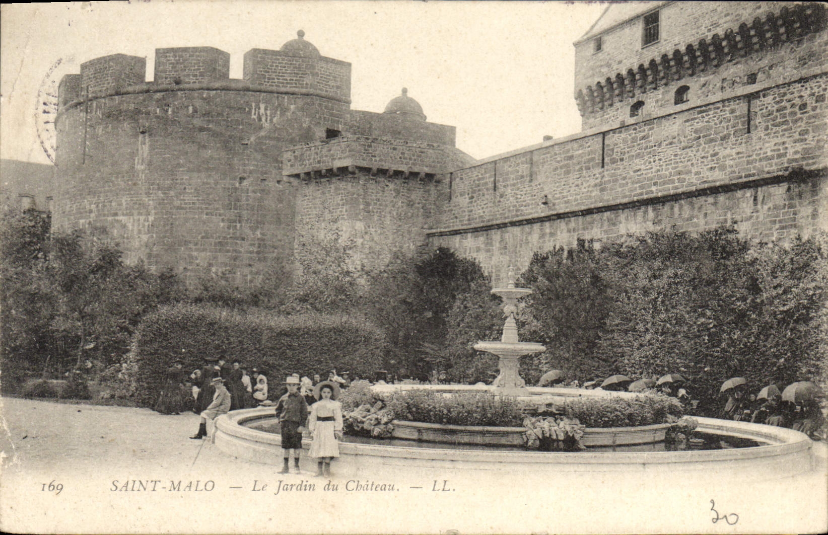 CPA Saint Malo Le Jardin du Chateau 
