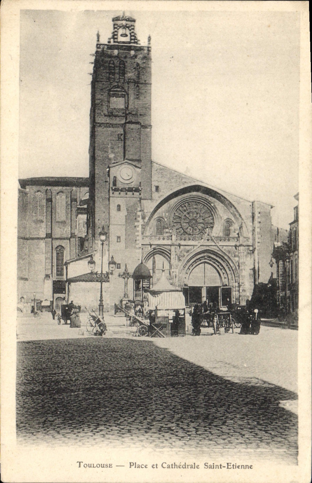 Toulouse — Place et Cathédrale Saint-Etienne — éditeur non visible