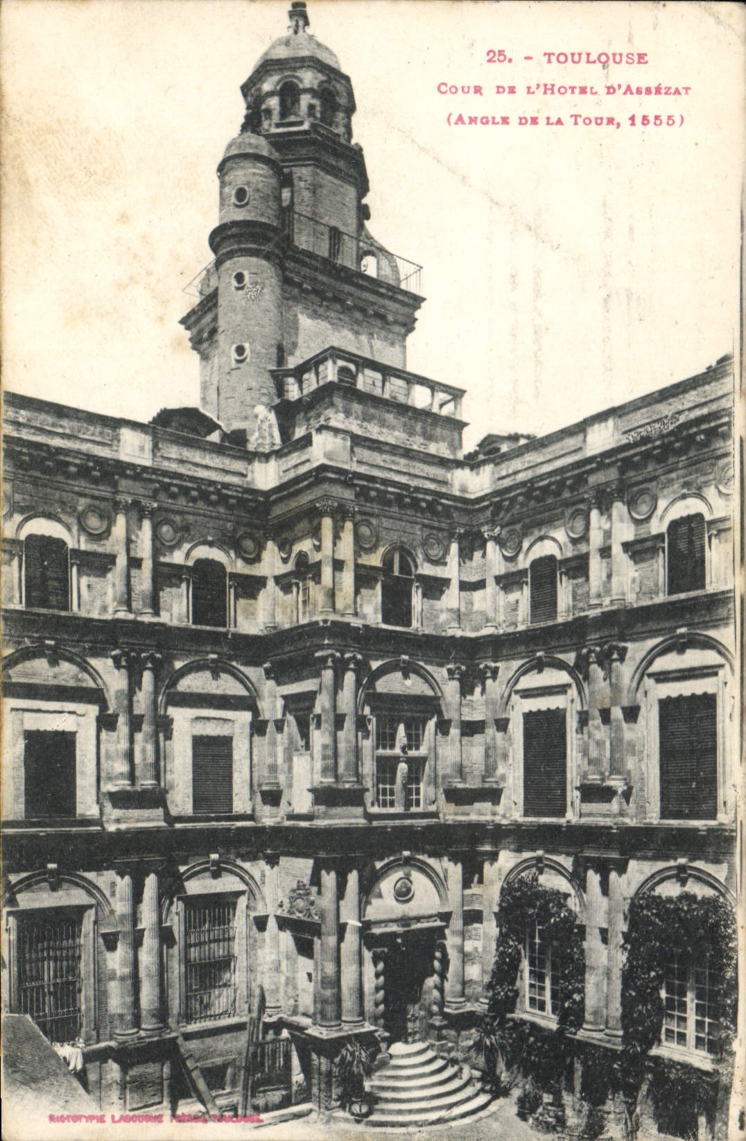 Toulouse — Cour de l'Hôtel d'Assézat (angle de la tour, 1555) — Rictotypie Lacombe, Paris