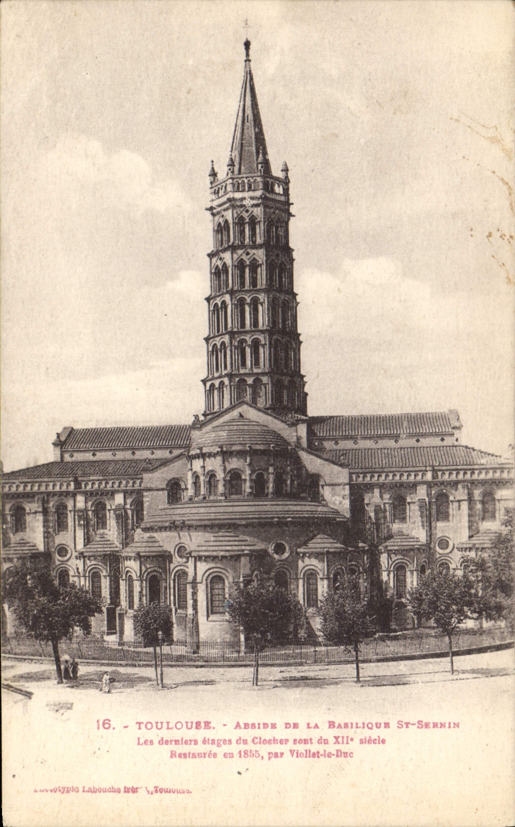 Toulouse - Abside de la Basilique Saint-Sernin — Les derniers étages du clocher sont du XIIe siècle, restaurée en 1855 par Viollet-le-Duc — éditée par Labouche frères