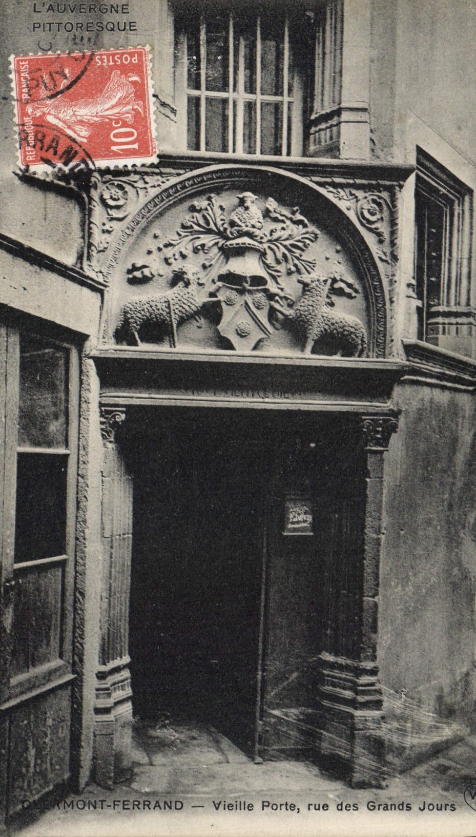 CPA Clermont Ferrand Vieille Porte rue des Grands Jours 