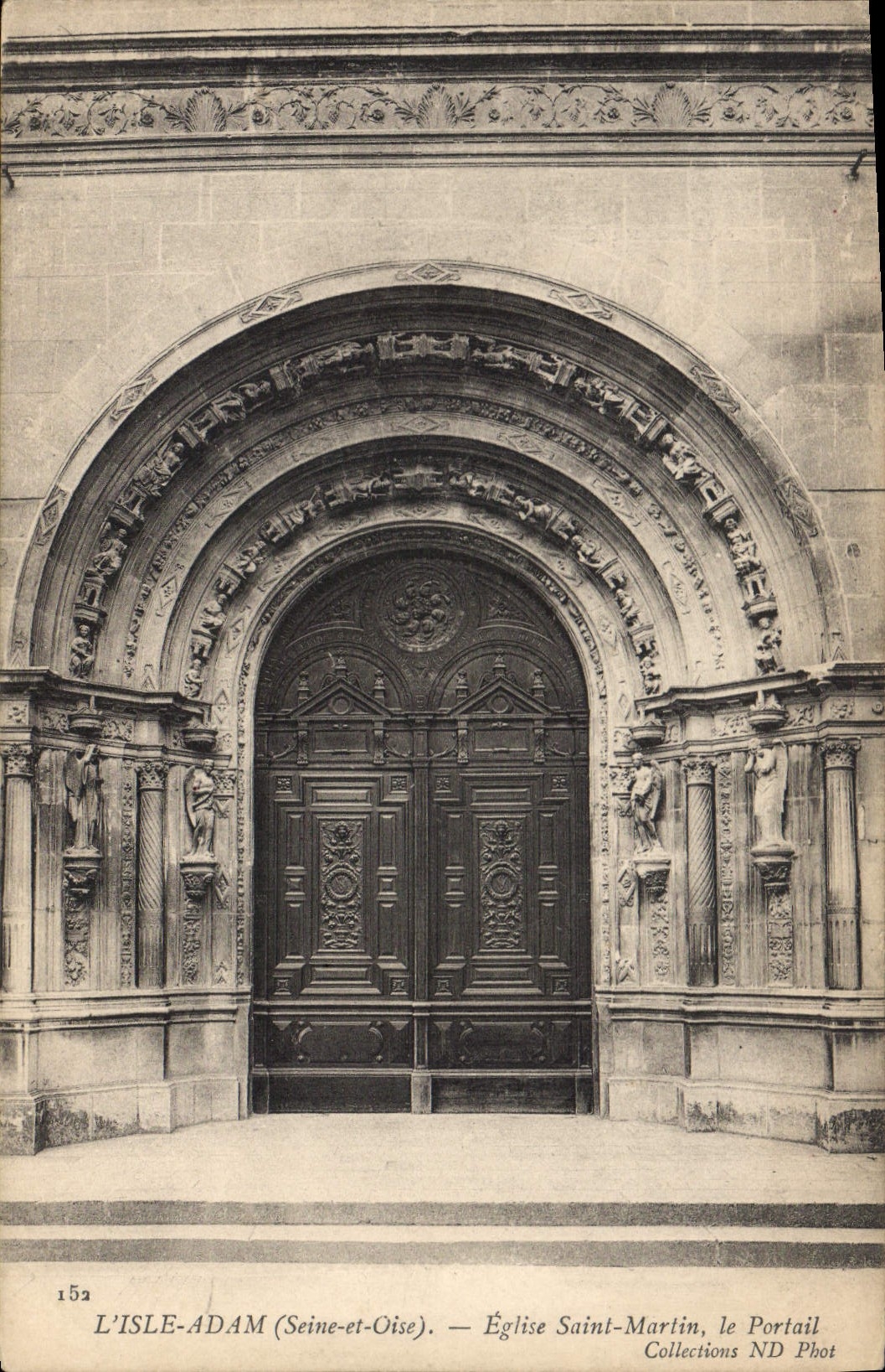 CPA L'Isle Adam Seine et Oise Eglise St Martin le Portail 