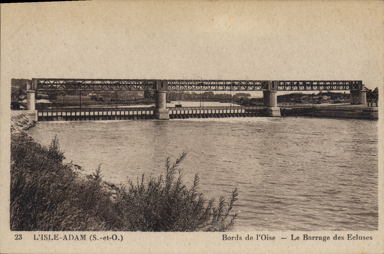 CPA L'Isle Adam S et O Bords de l'Oise Le Barrage des Ecluses 