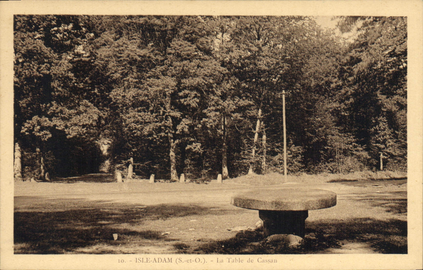 CPA L'Isle Adam S et O La Table de Cassan 