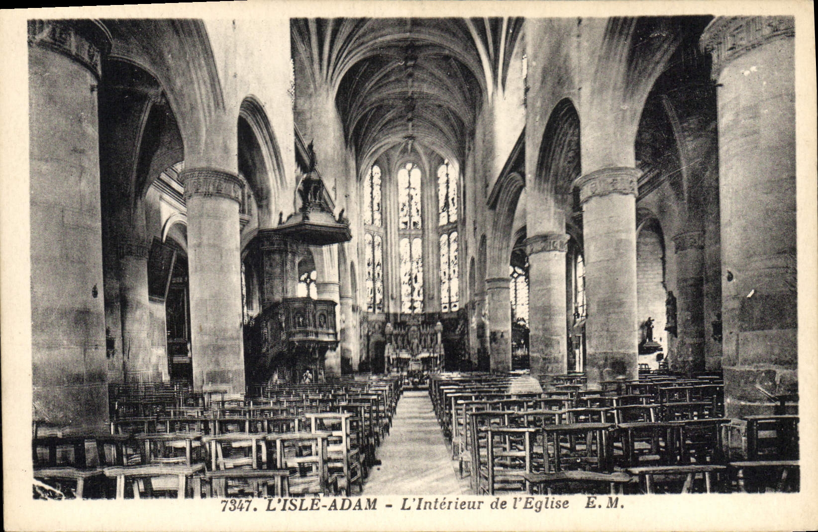 CPA L'Isle Adam Interieur de l'Eglise 