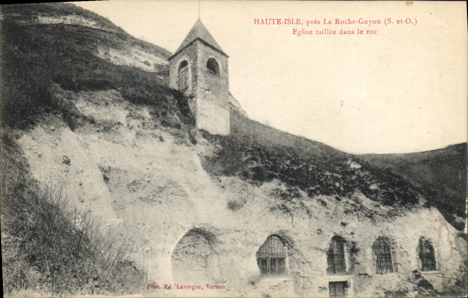 CPA Haute Isle pres la Roche Guyon S et O Eglise taillee dans le Roc 