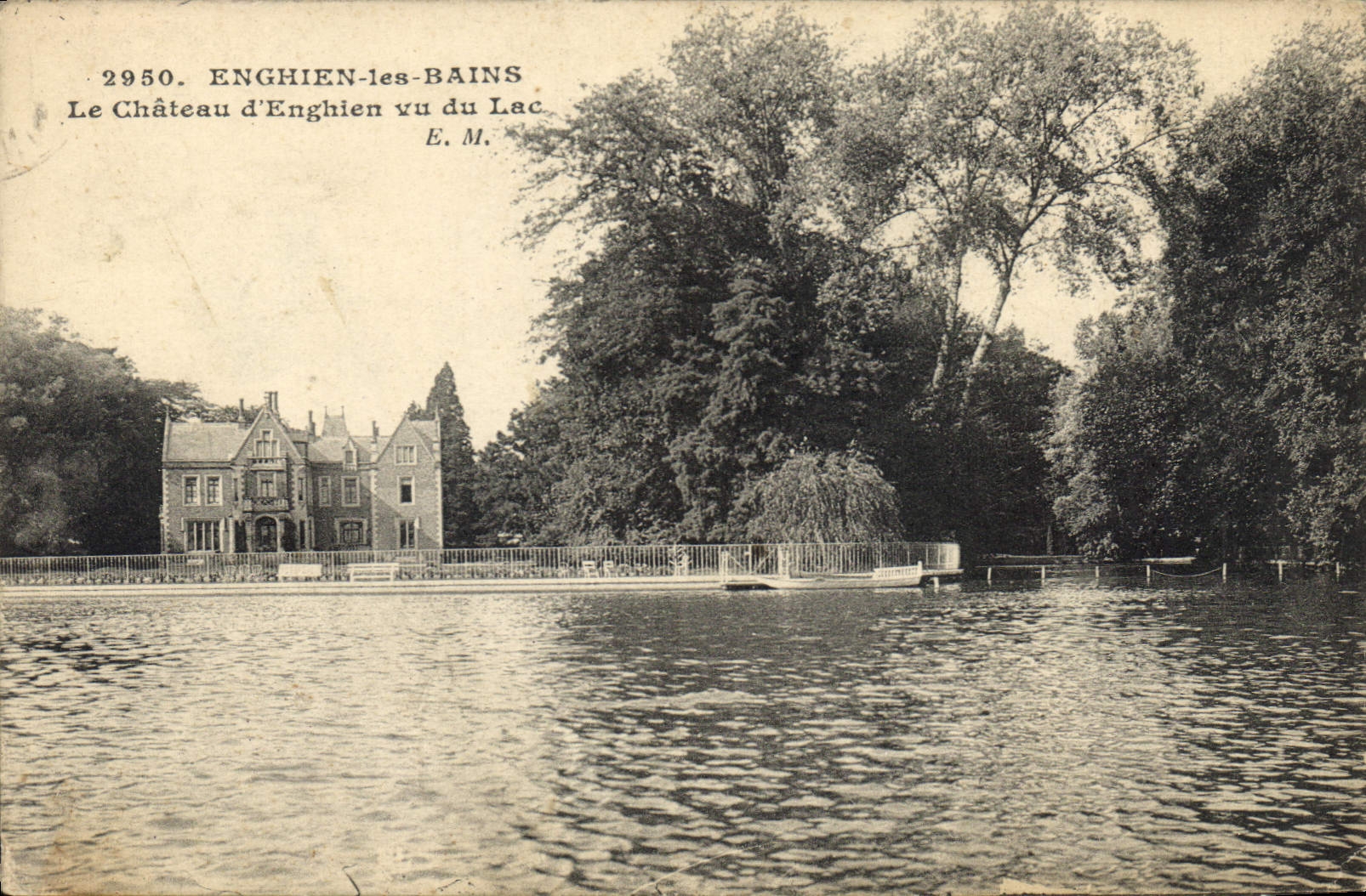 CPA Enghien les Bains Le Chateau d'Enghien vu du Lac 