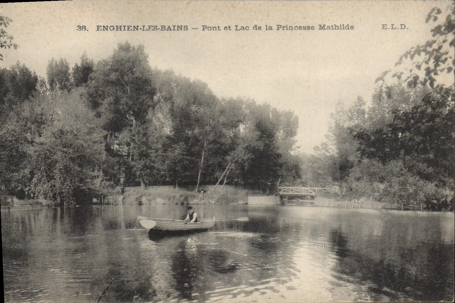 CPA Enghien les Bains Pont et Lac de la Princesse Mathilde 